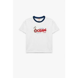 Tricou cu decolteu la baza gatului si detalii brodate imagine