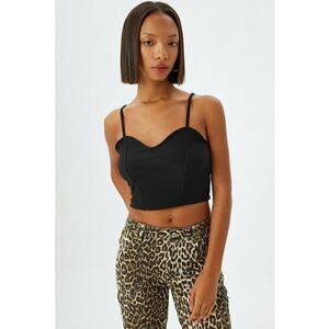 Top crop cu model uni imagine