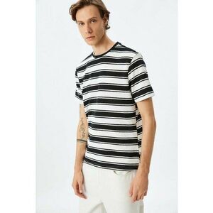 Tricou cu model in dungi imagine