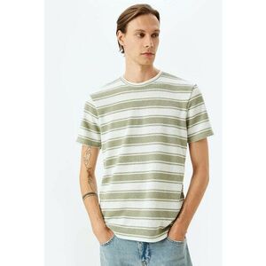 Tricou cu model in dungi imagine