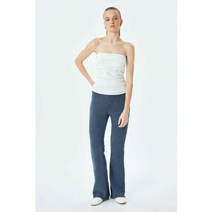 Pantaloni texturati si evazati imagine