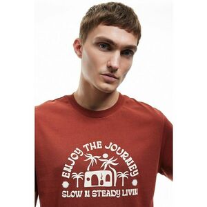 Tricou cu imprimeu grafic si text imagine