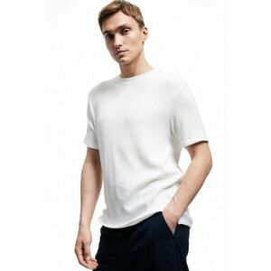 Tricou texturat cu decolteu la baza gatului imagine