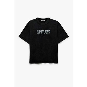 Tricou cu imprimeu si decolteu la baza gatului imagine
