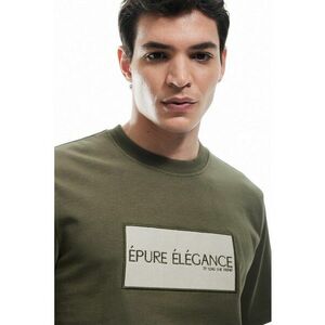 Tricou cu decolteu la baza gatului si imprimeu text imagine