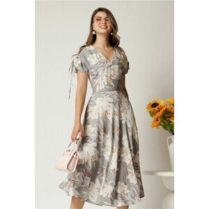 Rochie midi gri din viscoza cu flori albe in clos cu maneci scurte imagine