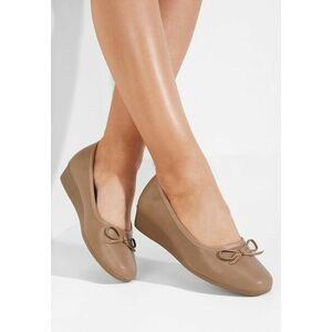 Balerini dama Kathalina kaki imagine