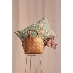 Medicine fata de perna decorativa imagine