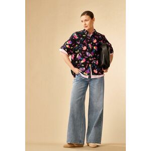 Medicine camasa culoarea negru, cu guler clasic, relaxed imagine