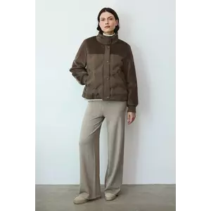 Medicine geaca culoarea maro imagine