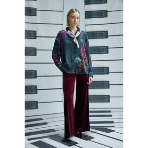 Medicine camasa culoarea turcoaz imagine