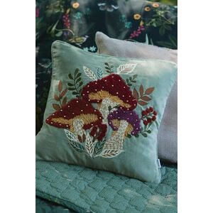 Medicine fata de perna decorativa imagine