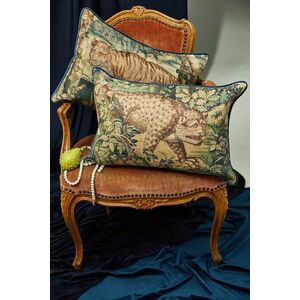 Medicine fata de perna decorativa imagine