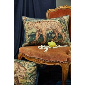 Medicine fata de perna decorativa imagine