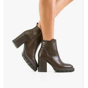 Botine dama Lowri Maro imagine