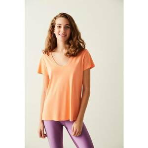 Tricou cu decolteu usor in V imagine