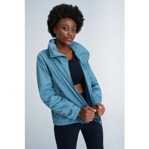 Jacheta cu gluga ascunsa imagine