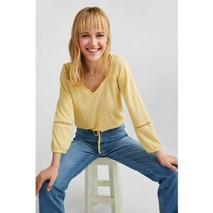 Bluza cu detalii perforate si decolteu in V imagine