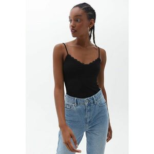 Top cu decolteu in V si garnitura din dantela imagine