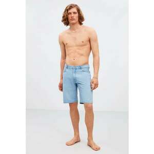 Blugi scurti imagine