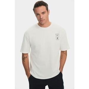 Tricou cu imprimeu pe spate si decolteu la baza gatului imagine