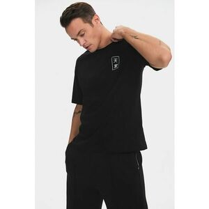 Tricou cu imprimeu pe spate si decolteu la baza gatului imagine