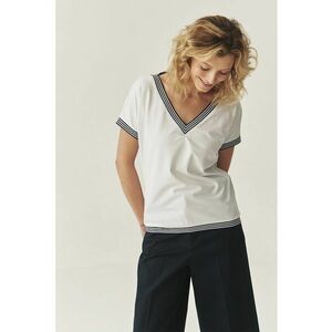 Tricou cu decolteu in V si accente cu dungi imagine