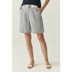 Pantaloni scurti din amestec de in imagine