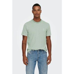 Tricou in dungi cu decolteu la baza gatului imagine