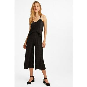 Top cu decolteu in V imagine