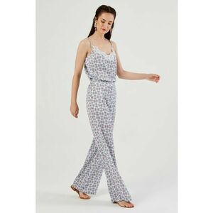 Pantaloni cu croiala ampla si model imagine