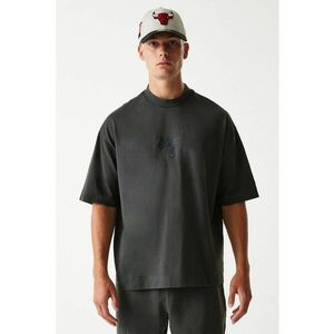 Tricou cu detaliu brodat si decolteu la baza gatului imagine