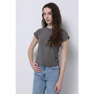Tricou cu decolteu la baza gatului imagine