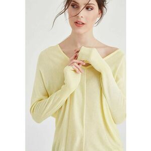 Pulove lejer cu decolteu in V imagine