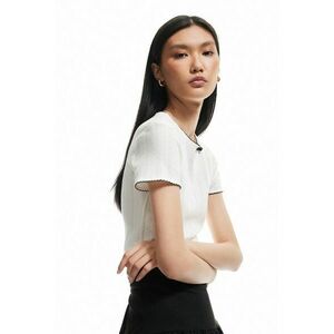 Tricou cu decolteu la baza gatului si cusaturi contrastante imagine