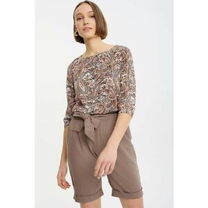 Pantaloni scurti din amestec de in imagine