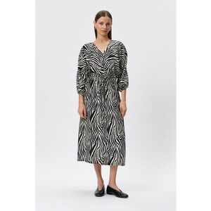 Rochie cu decolteu in V si maneci trei sferturi imagine