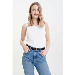 Top cu decolteu la baza gatului imagine