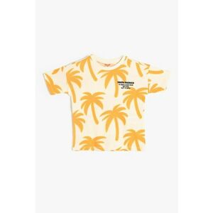 Tricou cu decolteu la baza gatului si imprimeu imagine