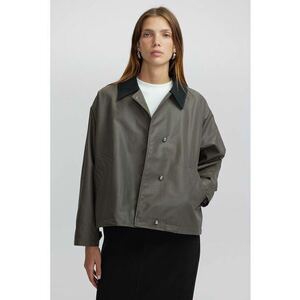 Jacheta cu maneci cazute imagine