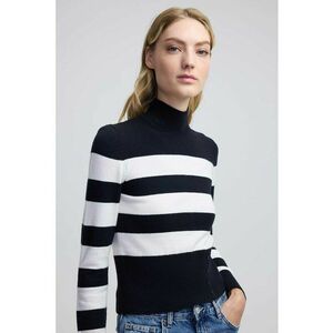 Pulver cu guler inalt si dungi imagine