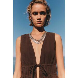 Top cu decolteu in V imagine