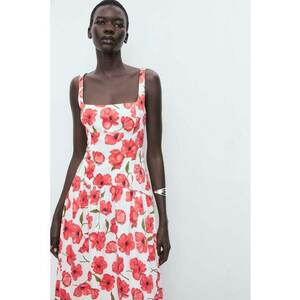 Rochie evazata cu decolteu patrat imagine