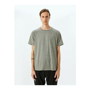 Tricou cu decolteu la baza gatului si maneci raglan imagine