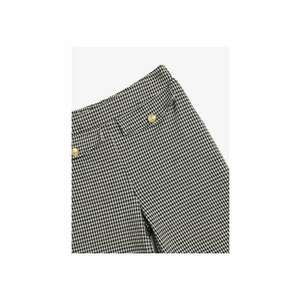 Pantaloni in carouri cu croiala ampla si buzunare decorative cu clapa imagine