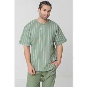 Tricou cu decolteu la baza gatului in dungi imagine