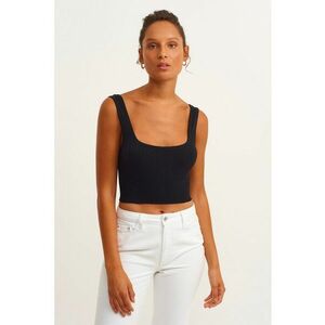 Top crop cu model uni imagine