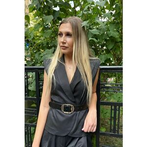 Vesta cu umeri intariti imagine