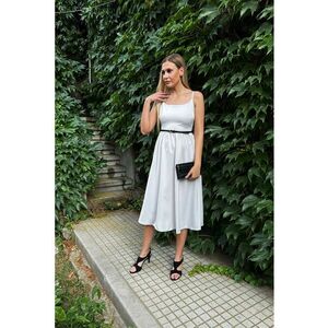 Rochie cu croiala in A si bretele inguste ajustabile imagine