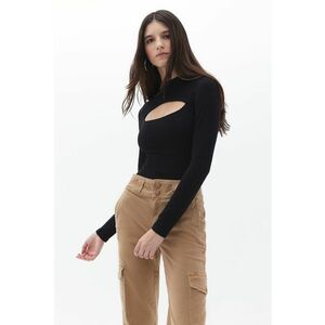 Bluza cu decupaj imagine